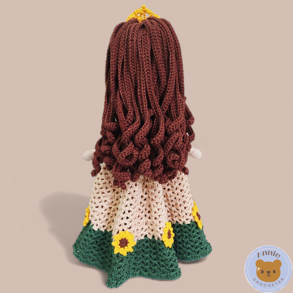 Boneca de Crochê Princesa de Vestido de Girassóis e Coroa Amigu