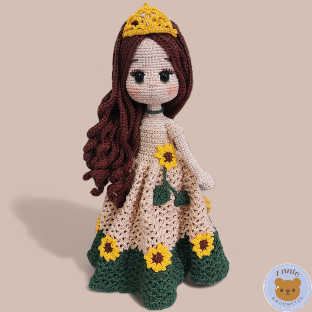 Boneca de Crochê Princesa de Vestido de Girassóis e Coroa Amigu
