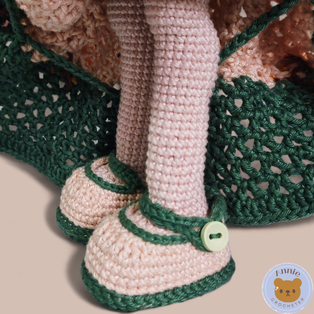 Boneca de Crochê Princesa de Vestido de Girassóis e Coroa Amigu