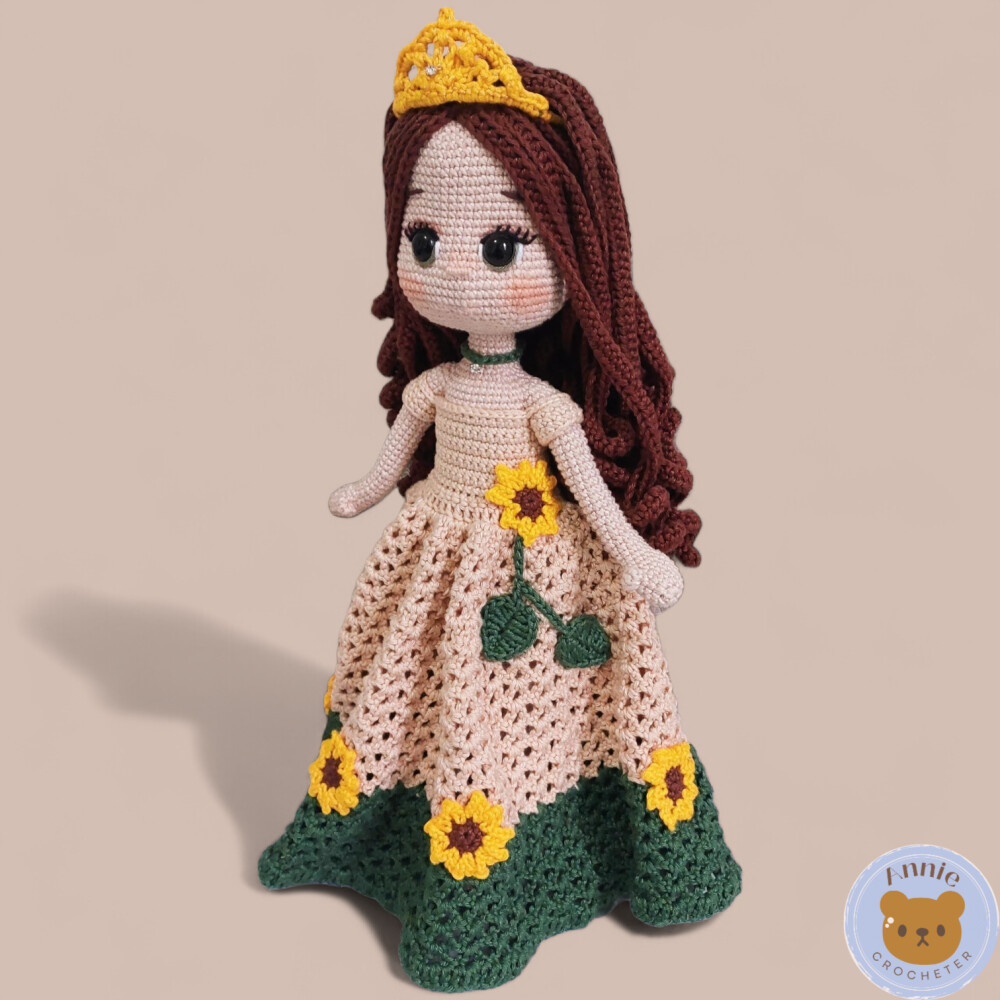 Boneca de Crochê Princesa de Vestido de Girassóis e Coroa Amigu