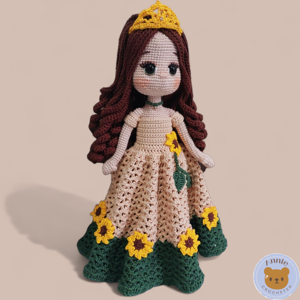 Boneca de Crochê Princesa de Vestido de Girassóis e Coroa Amigu