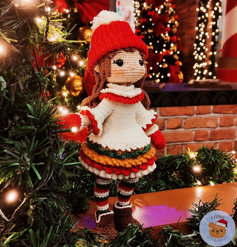Boneca Natalina de Crochê com Gorro e Luvas