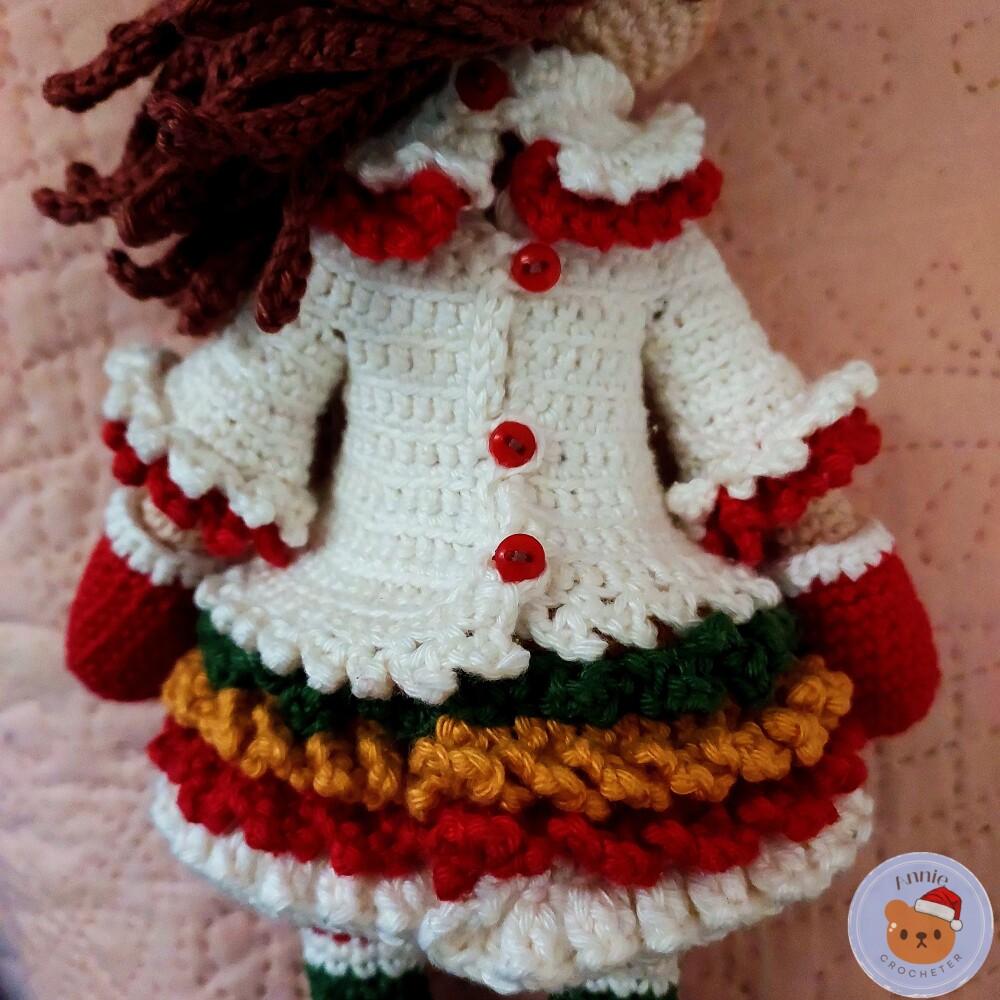 Boneca Natalina de Crochê com Gorro e Luvas