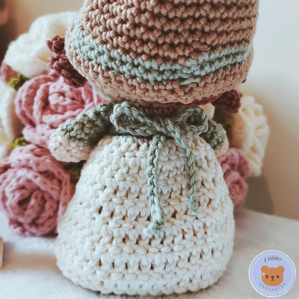 Boneca de Crochê Elizabeth Bennet Amigurumi Orgulho e Preconceit