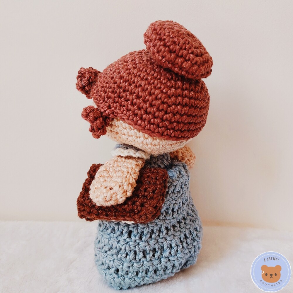 Boneca de Crochê Jane Austen Amigurumi