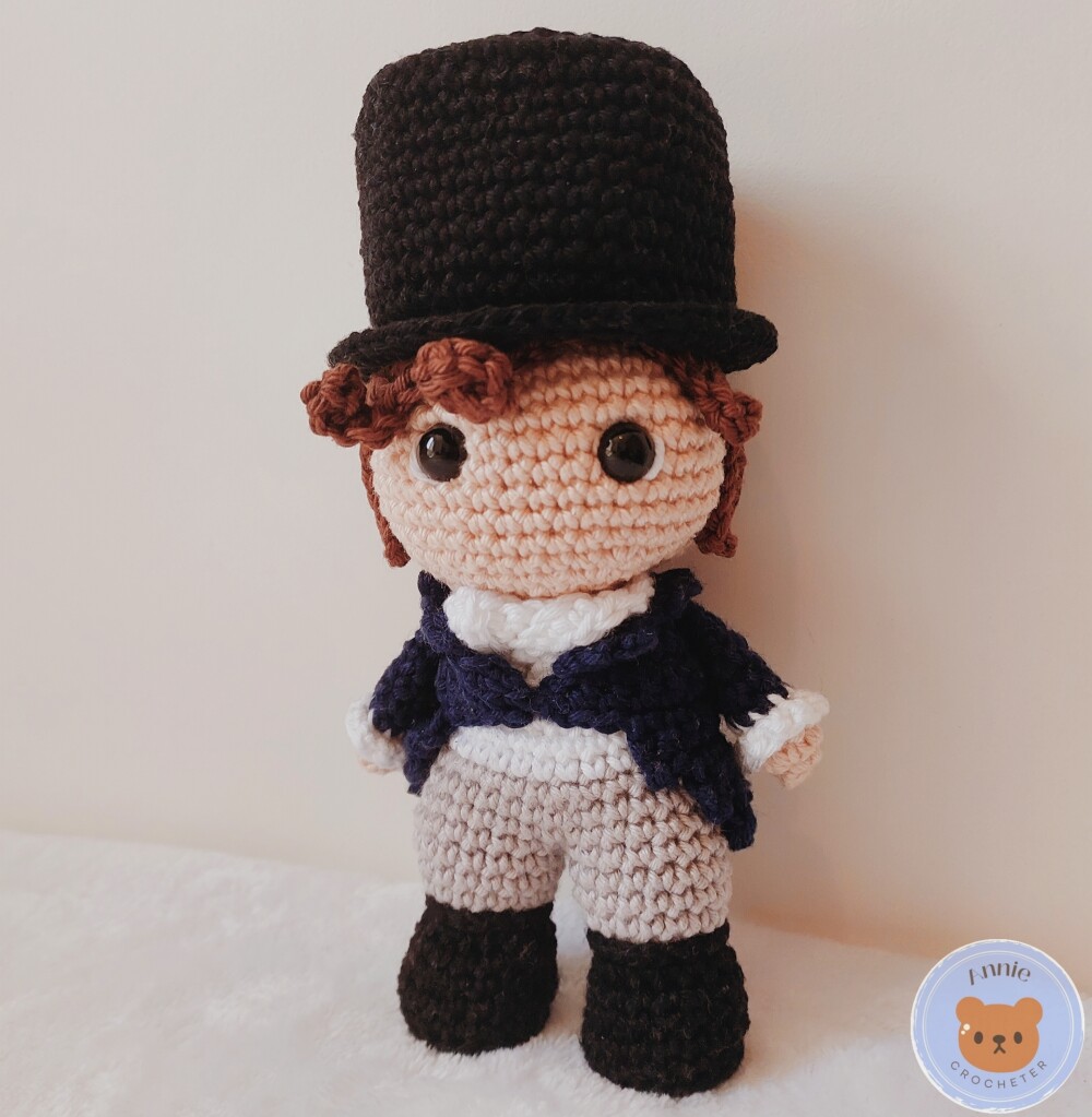 Boneco de Crochê Sr. Darcy Amigurumi Orgulho e Preconceito