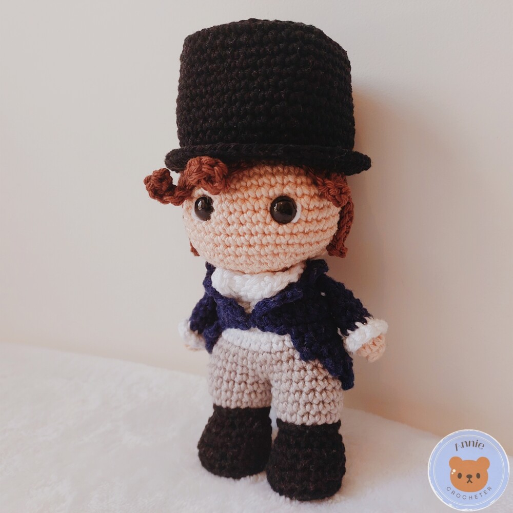 Boneco de Crochê Sr. Darcy Amigurumi Orgulho e Preconceito