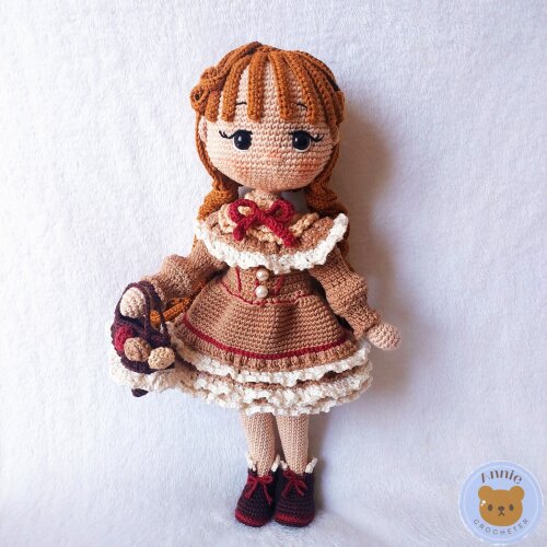 Boneca de Crochê Josephine Amigurumi Bege com Vermelho