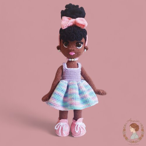 Boneca de Crochê Nívea Amigurumi Cores Claras