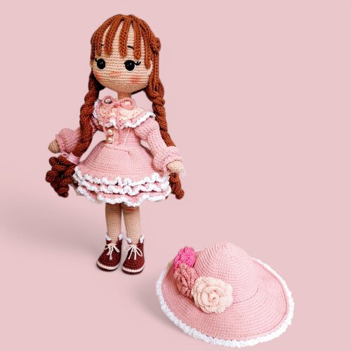 Boneca de Crochê Josephine Amigurumi Rosa Cabelo Castanho