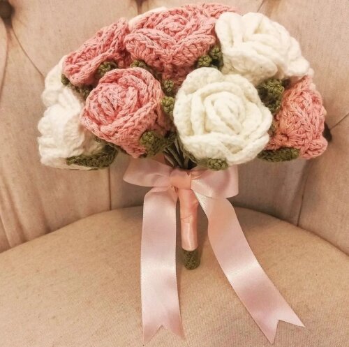 Buquê de Rosas de Crochê para Casamento