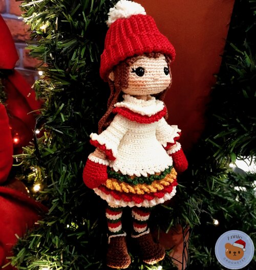 Boneca Natalina de Crochê com Gorro e Luvas