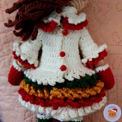 Boneca Natalina de Crochê com Gorro e Luvas