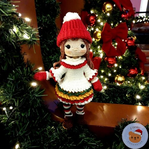 Boneca Natalina de Crochê com Gorro e Luvas