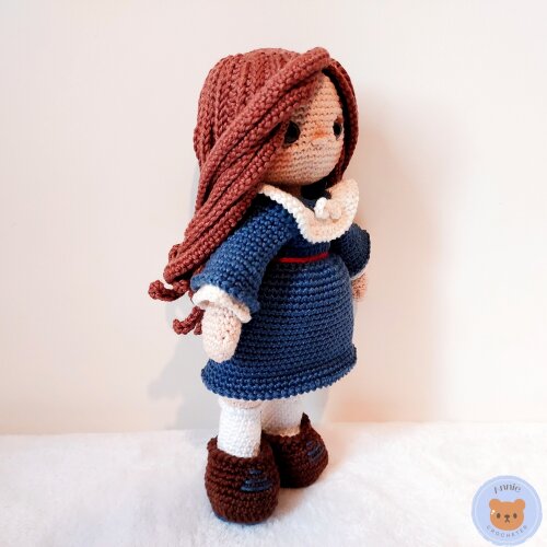 Boneca de Crochê Anne Amigurumi com Vestido e Chapeu com Rosas