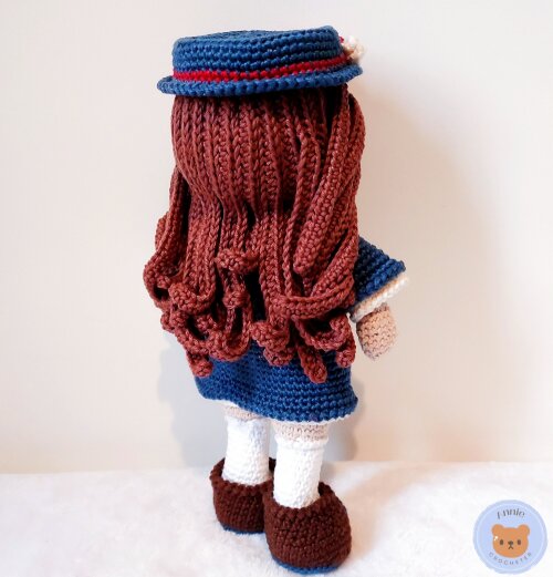 Boneca de Crochê Anne Amigurumi com Vestido e Chapeu com Rosas