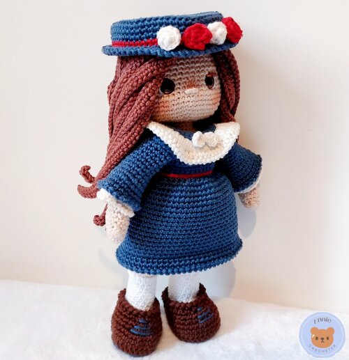 Boneca de Crochê Anne Amigurumi com Vestido e Chapeu com Rosas
