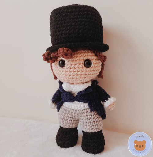 Boneco de Crochê Sr. Darcy Amigurumi Orgulho e Preconceito