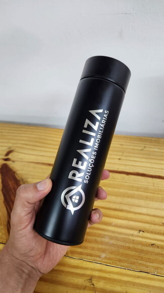 Garrafa Termica Preta com Sensor de Led para Eventos