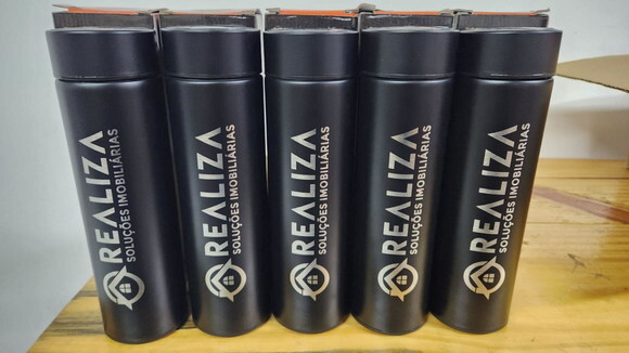 Garrafa Termica Preta com Sensor de Led para Eventos