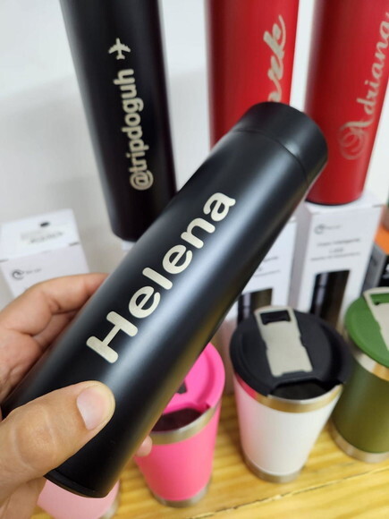 Garrafa Termica Preta com Sensor de Led para Eventos