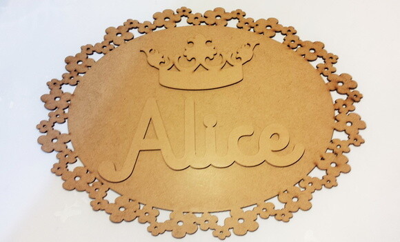 Placa de MDF Floral com Nome e Coroa Para decoração de Quarto d