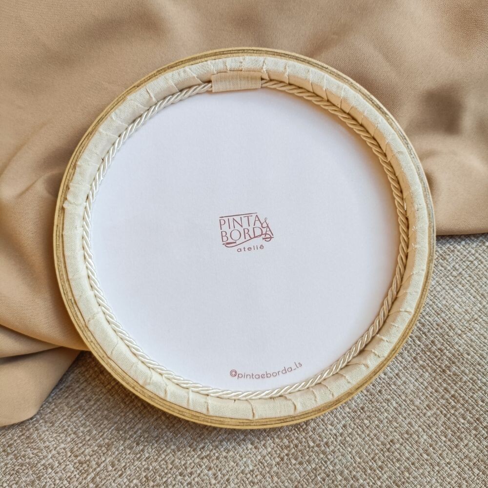 bastidor para carimbar pezinho do bebê- tamanho 16 cm bordado à
