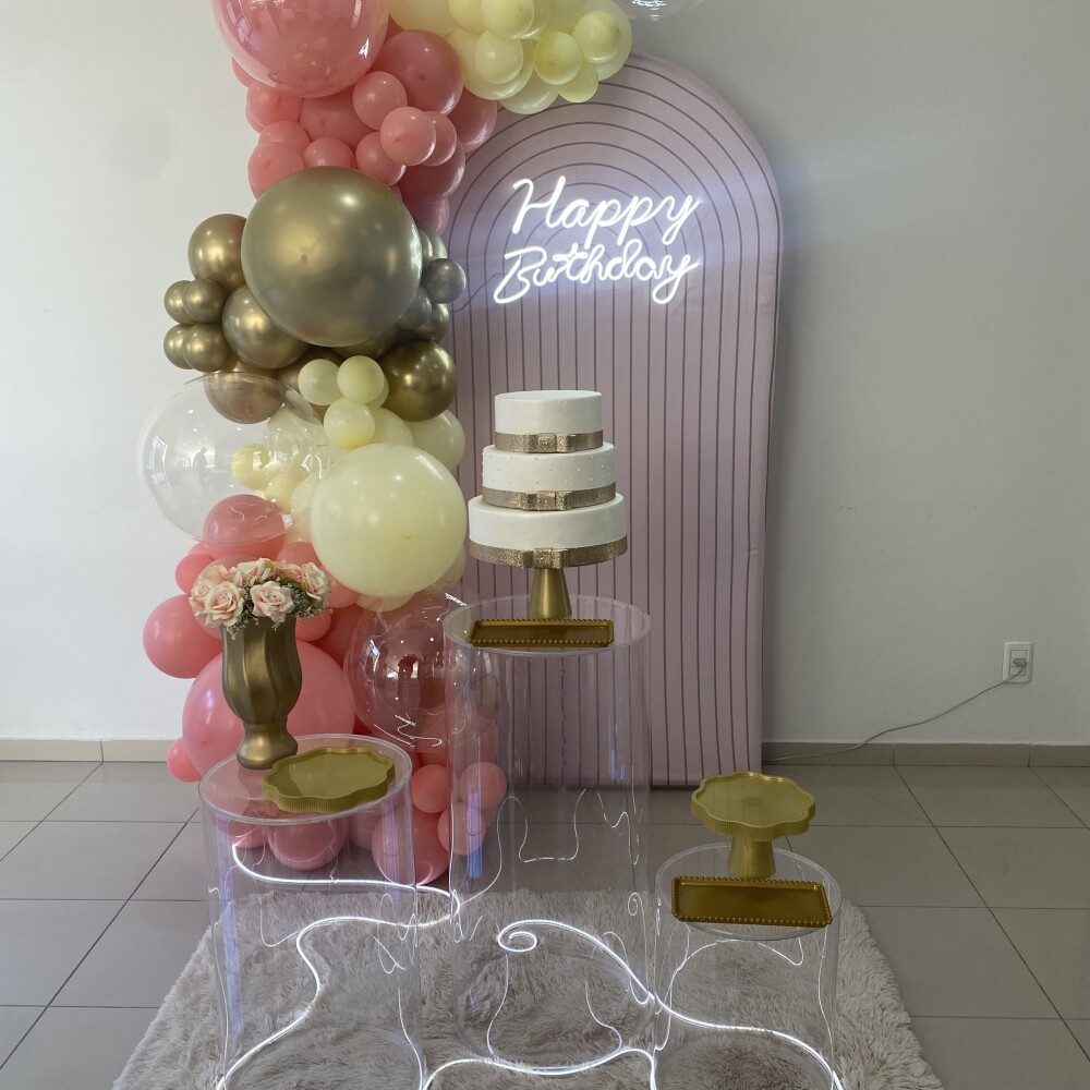 Decoração de festa happy birthday clean neutra bege rose