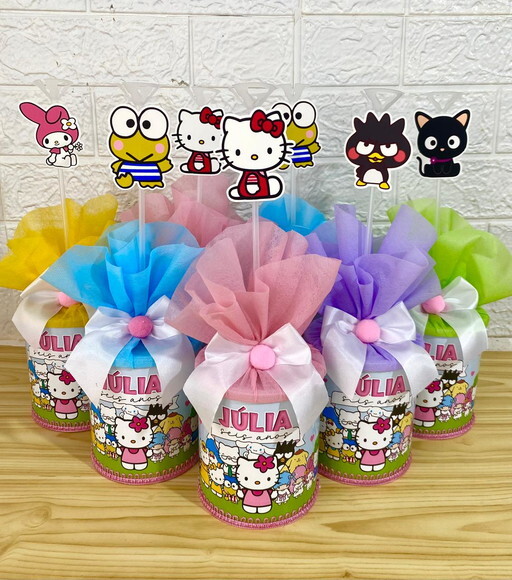 Centro de Mesa Hello Kitty e Amigos