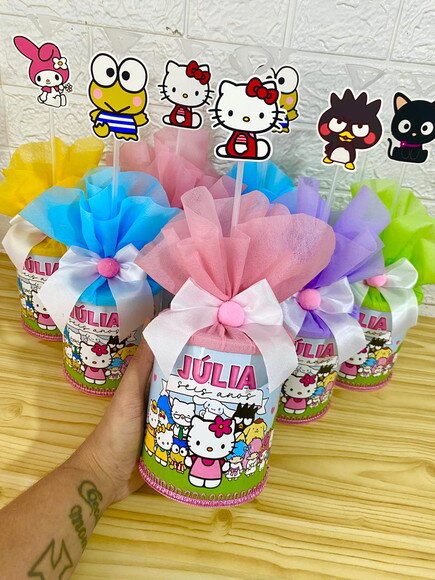 Centro de Mesa Hello Kitty e Amigos