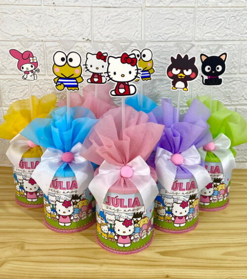 Centro de Mesa Hello Kitty e Amigos
