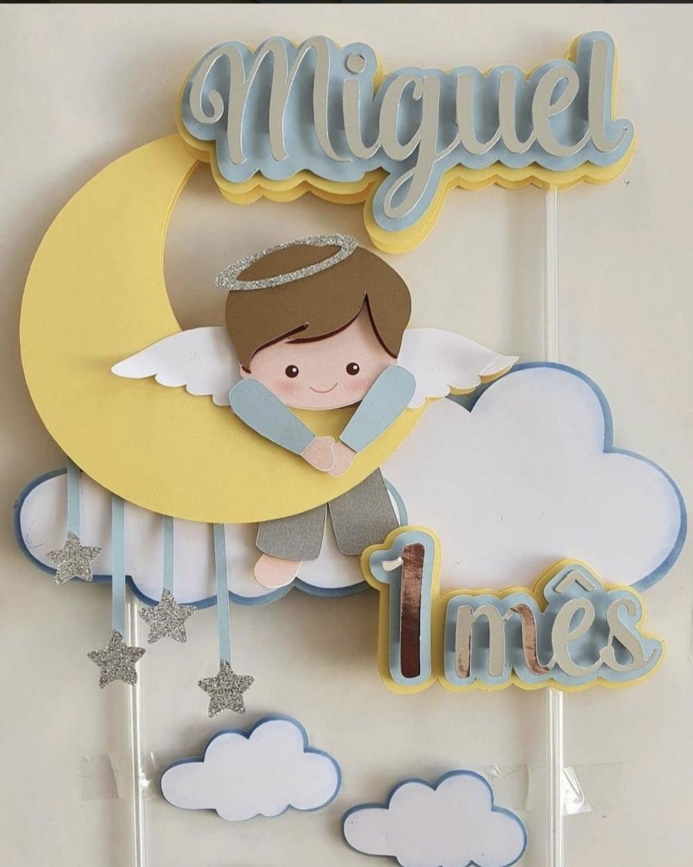 TOPO DE BOLO ANJINHO NA LUA MIGUEL - STUDIO