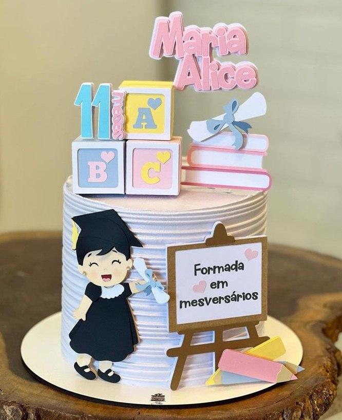 Topo de Bolo Formada em Mesversario Maria Alice - Studio