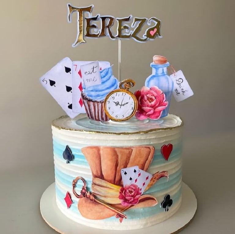 Topo de Bolo Alice in Woderland Tereza - studio