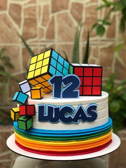 Topo de Bolo Cubo Mágico Lucas - Studio