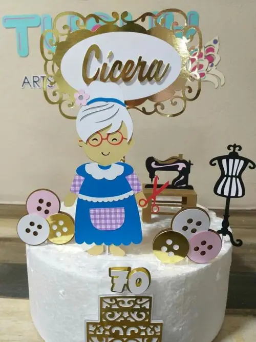 Topo de Bolo Vovó Costureira Cicera - studio