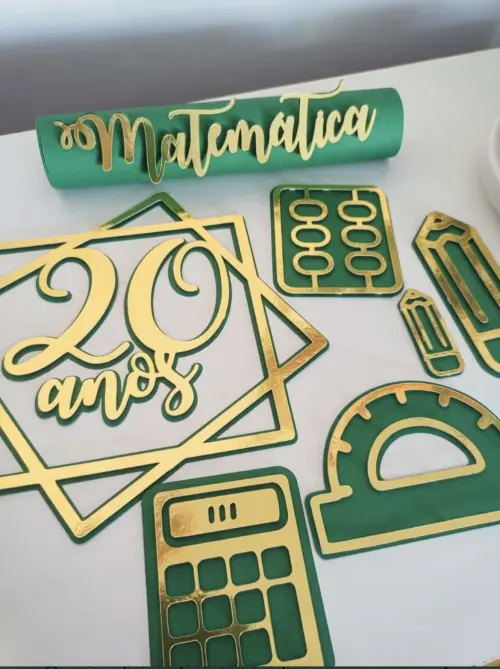 Topo de Bolo Matemática 20 anos - Studio