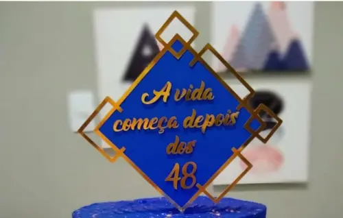 TOPO DE BOLO A VIDA COMEÇA DEPOIS DOS 48 -STUDIO