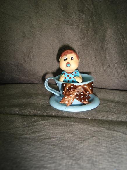 bebê na xicara