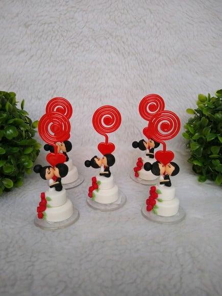 Bolo com noivinhos
