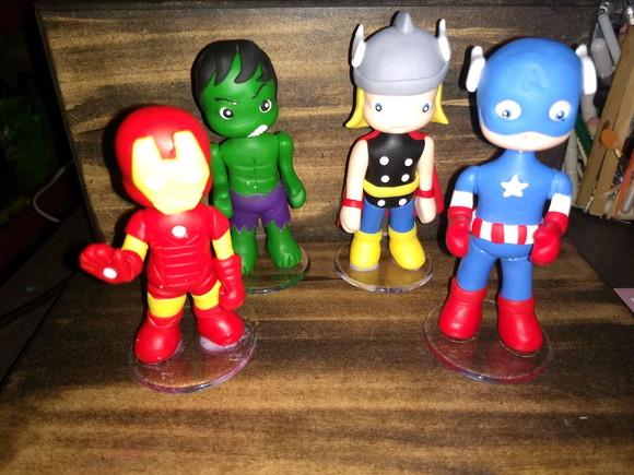 Bonecos vingadores