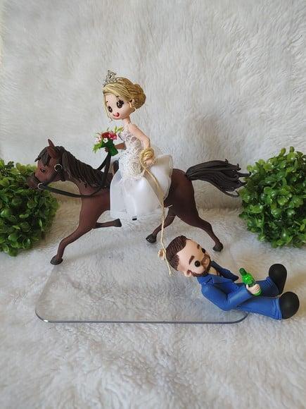 Casal de Noivinhos com Cavalo
