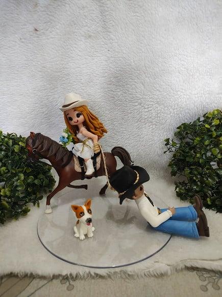 Casal de Noivinhos com Cavalo e Pet