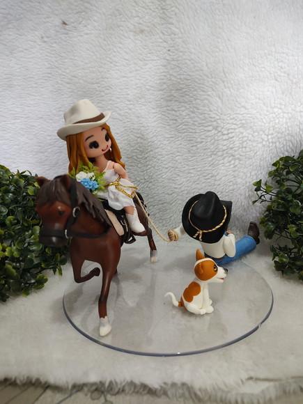 Casal de Noivinhos com Cavalo e Pet