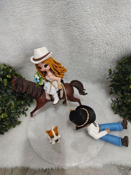 Casal de Noivinhos com Cavalo e Pet