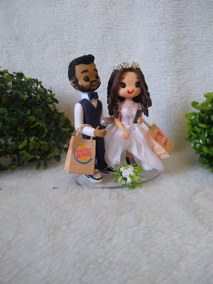 Casal De Noivinhos Com Lanche