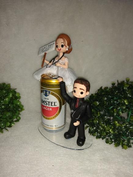 Casal De Noivinhos Noiva Com Cerveja