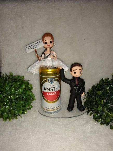 Casal De Noivinhos Noiva Com Cerveja