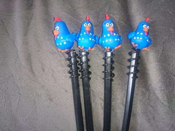 lápis com ponteira galinha pintadinha