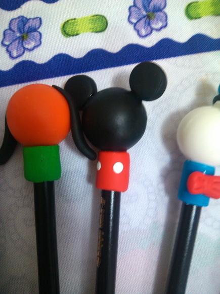 lápis com ponteira turma do mickey